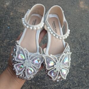 Pearl-Embellished Silver Butterfly Dress Shoes for Girls